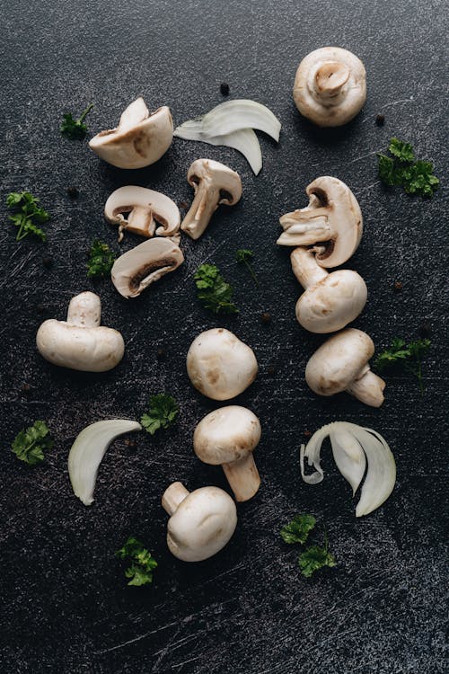 Beautiful button mushroom. Photo courtesy: Pexels.